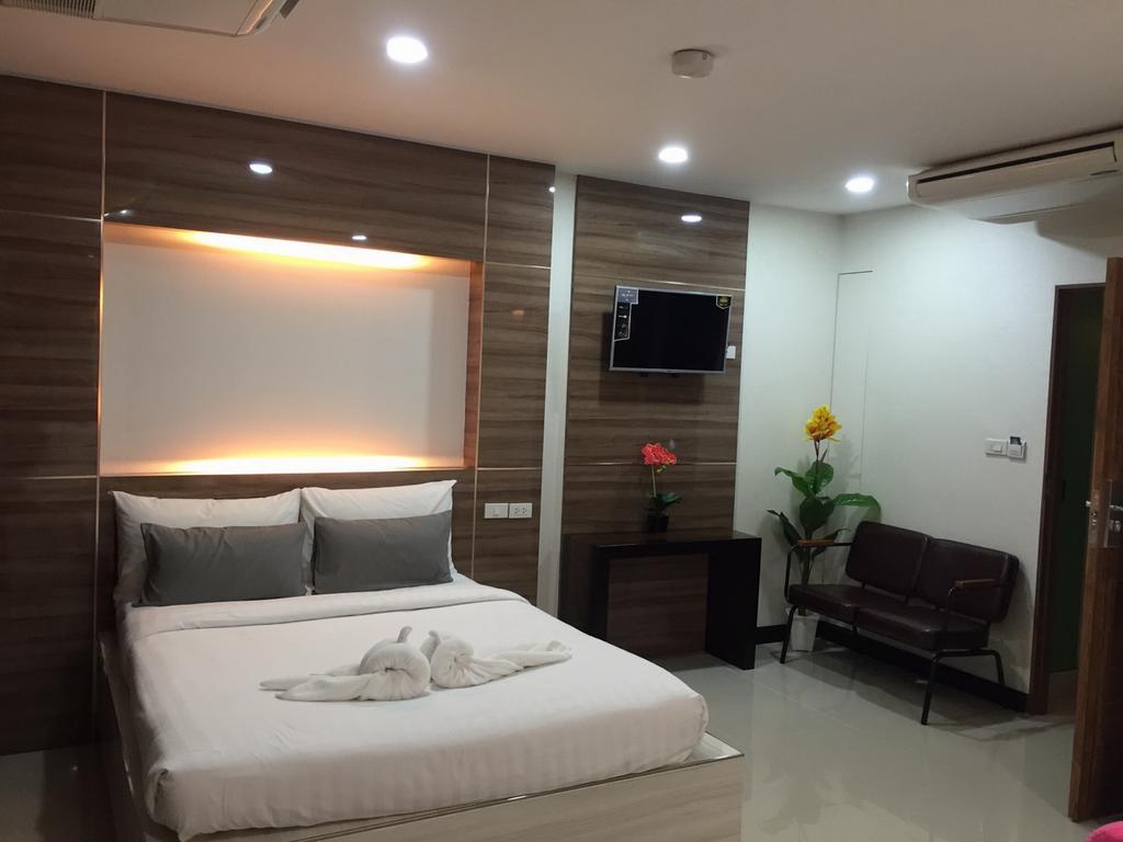 D-Box Hostel Bangkok Exterior photo