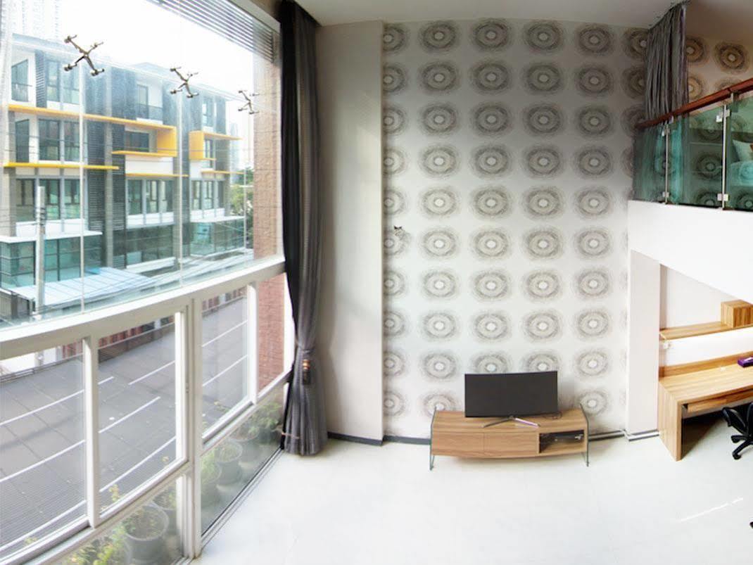 D-Box Hostel Bangkok Exterior photo