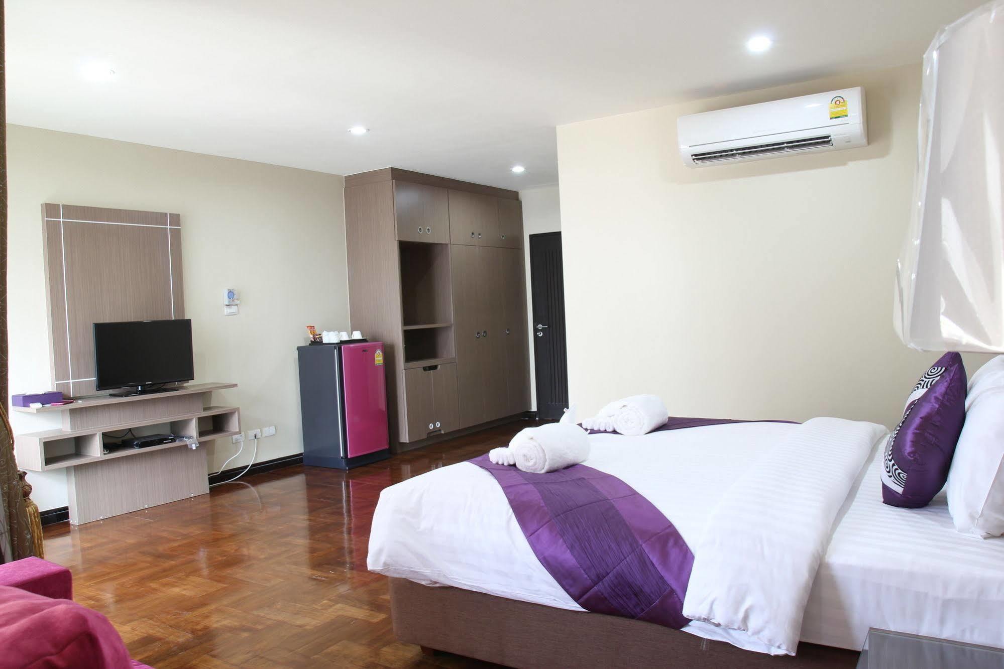 D-Box Hostel Bangkok Exterior photo