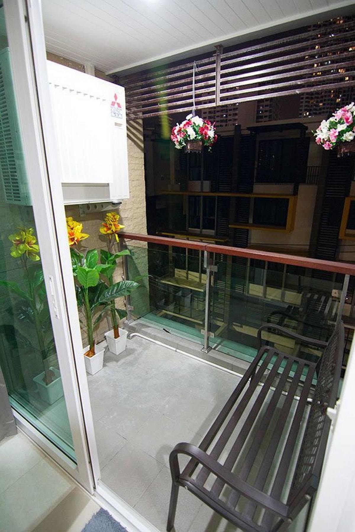 D-Box Hostel Bangkok Exterior photo